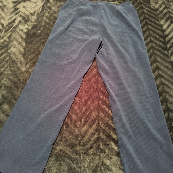 Alia Velvet pants. Size 12. Color blue duck. Preloved. Good condition. - Picture 4 of 5
